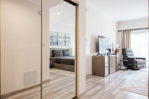 2 bedrooms, desk, iron/ironing board, free WiFi