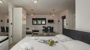 Familie huis, 3 slaapkamers, terras (Pool House Old Town)