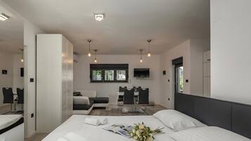 Nhà dành cho gia đình, nhiều phòng ngủ (Pool House Old Town) | 3 phòng ngủ, truy cập Internet không dây miễn phí, bộ trải giường