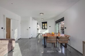 Family House, Multiple Bedrooms (Pool House Old Town) | Dining