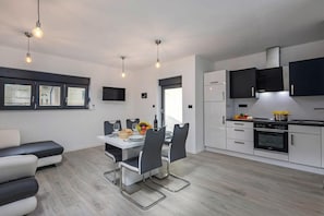 Family House, 3 Bedrooms, Terrace (Pool House Old Town) | Interior