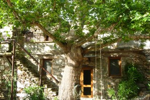 Exterior detail - Villa Meli Zachari Fabrica (Perivolia)