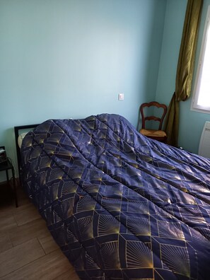 2 Schlafzimmer, Bügeleisen/Bügelbrett