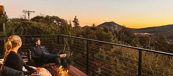 Award-winning A-frame in Julian, Luxe interiors, epic views, cedar tub and total mountain serenity.