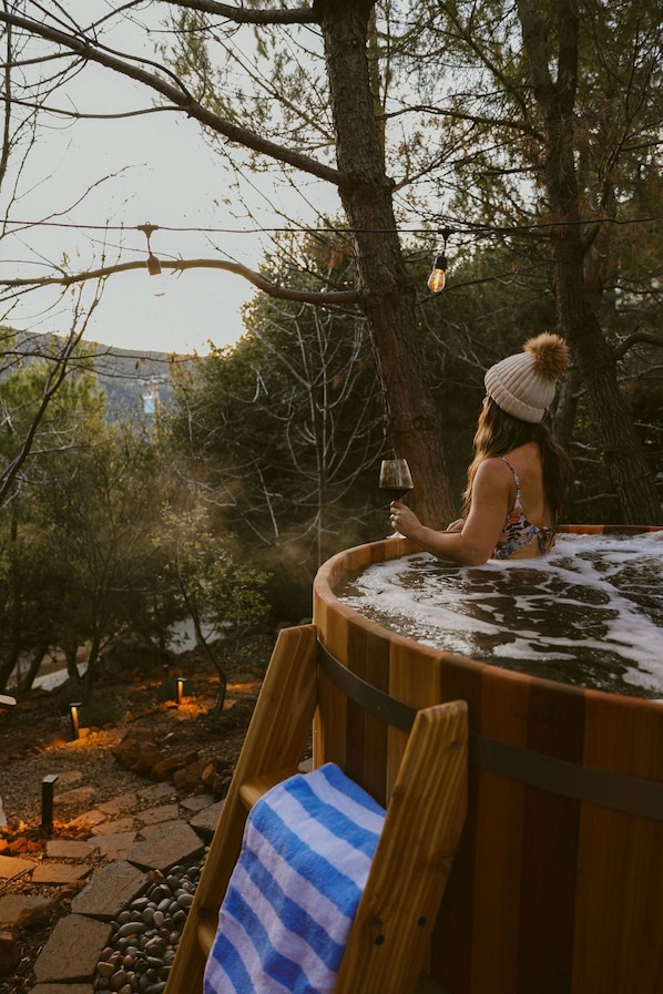 Outdoor spa tub