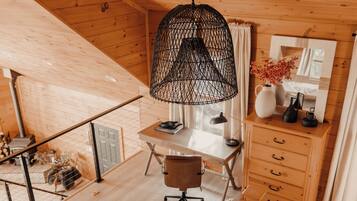 3 bedrooms, desk, iron/ironing board, travel crib