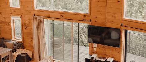 TV connectée, cheminée, espaces bureaux