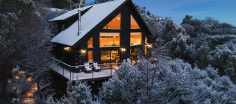 Award-winning A-frame in Julian, Luxe interiors, epic views, cedar tub and total mountain serenity.