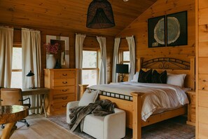 3 bedrooms, desk, iron/ironing board, travel cot