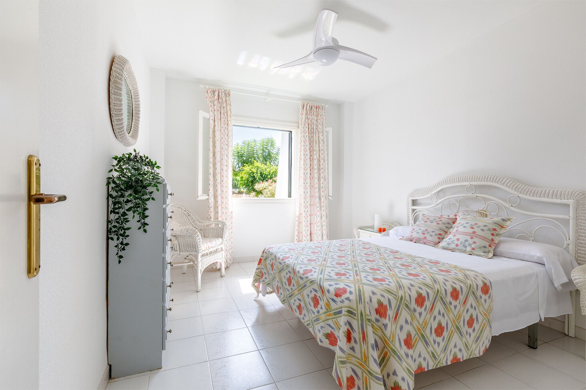 4 habitaciones, tabla de planchar con plancha y wifi gratis 