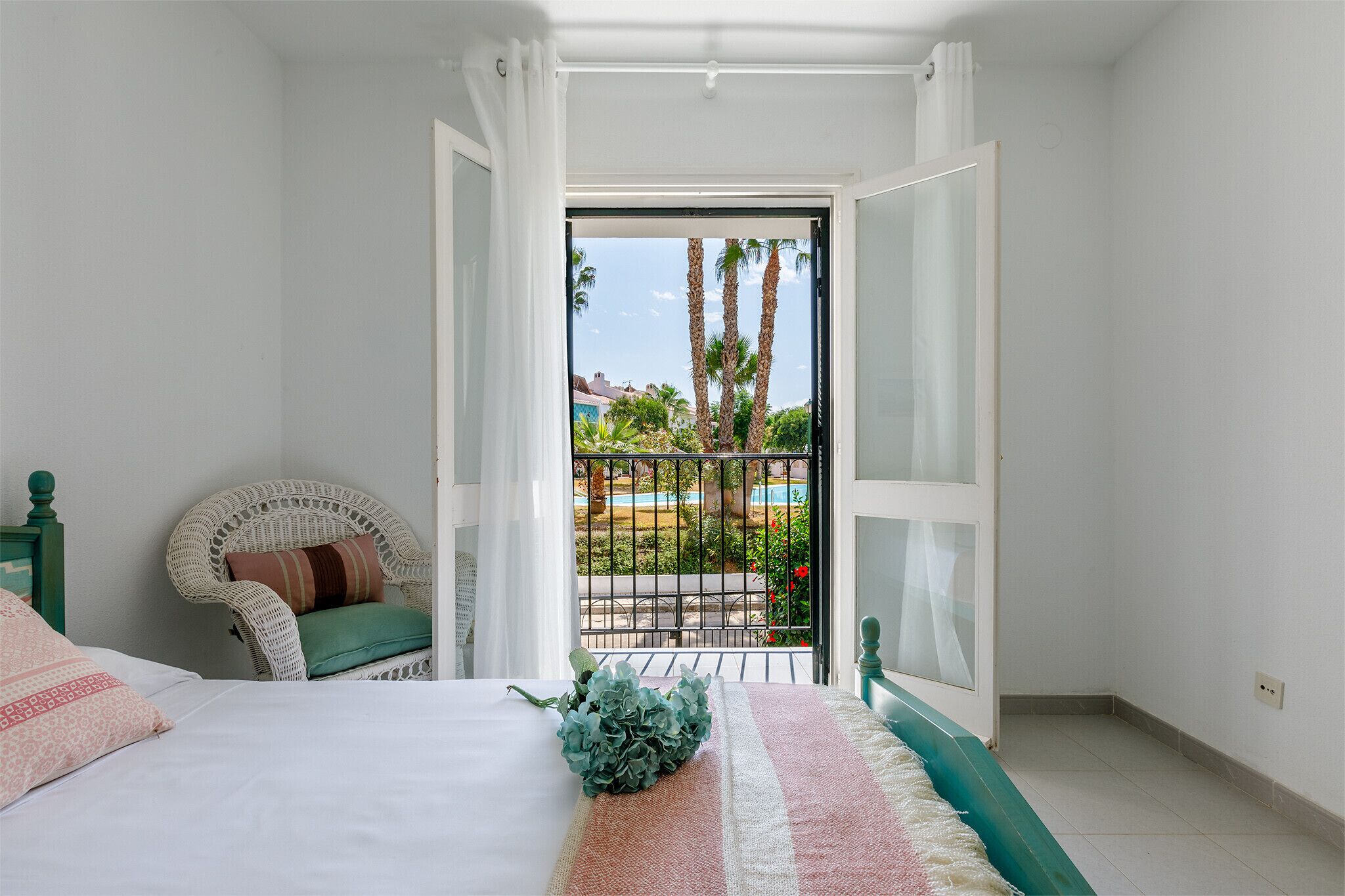 4 bedrooms, iron/ironing board, free WiFi, bed sheets