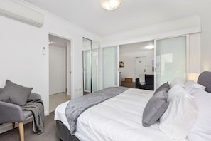 1 bedroom, desk, iron/ironing board, free WiFi