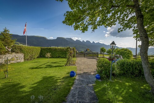 Capanna Appartement de vacances de 3.5 chambres avec une belle vue et un grand jardin