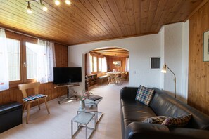 TV, fireplace - Central 4.5-room holiday home in the village centre (Wildhaus)