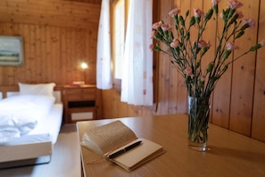3 habitaciones, escritorio, wifi gratis y ropa de cama