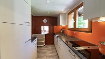 Réfrigérateur, four, lave-vaisselle, cafetiÚre/bouilloire