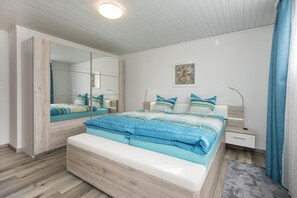 Free WiFi, bed sheets - Bella Vista 2-room holiday flat with conservatory (Wildhaus)