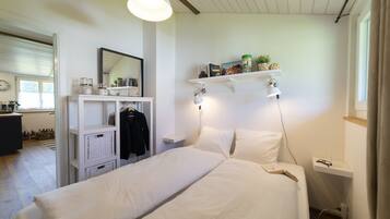 3 bedrooms, desk, free WiFi, bed sheets