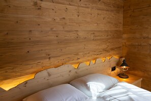 3 bedrooms, desk, travel cot, free WiFi