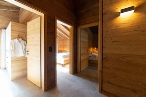 3 bedrooms, desk, travel cot, free WiFi