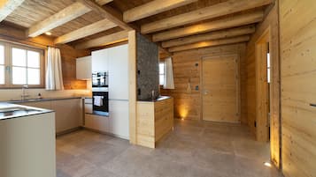 Fridge, oven, dishwasher, coffee/tea maker