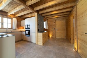 Fridge, oven, dishwasher, coffee/tea maker