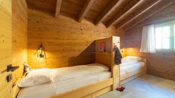 3 Schlafzimmer, Schreibtisch, Reisekinderbett, kostenloses WLAN