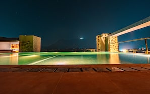حمام سباحة
