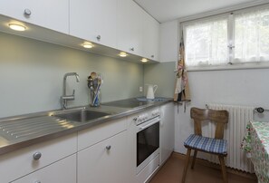 Réfrigérateur, four, plaque de cuisson, lave-vaisselle