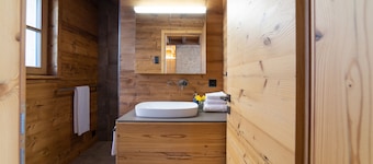 Schibenstoll 4-room chalet near the mountain railways