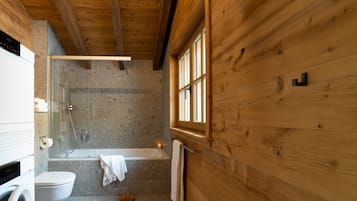 Dusche, Haartrockner, Handtücher, Toilettenpapier