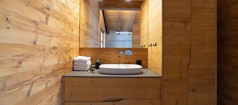 Selun 4-room chalet near the mountain railways