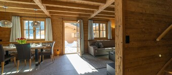 Zuestoll 4-room chalet near the mountain railways