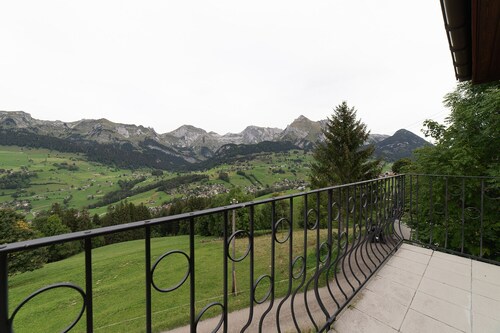 Jambo Pua 5.5-room holiday home in the middle of the mountains