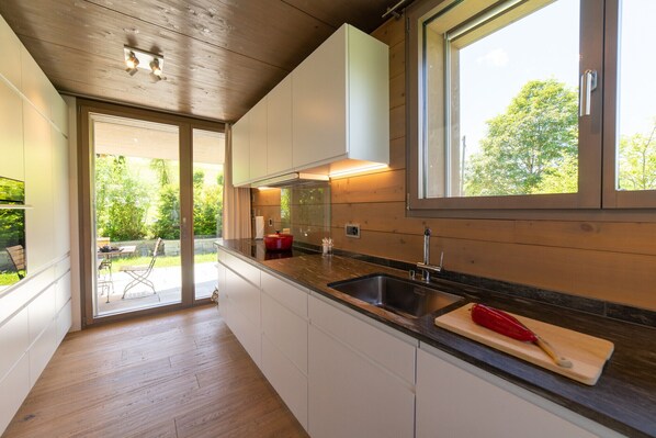 Geladeira, fogão, cooktop, lava-louças