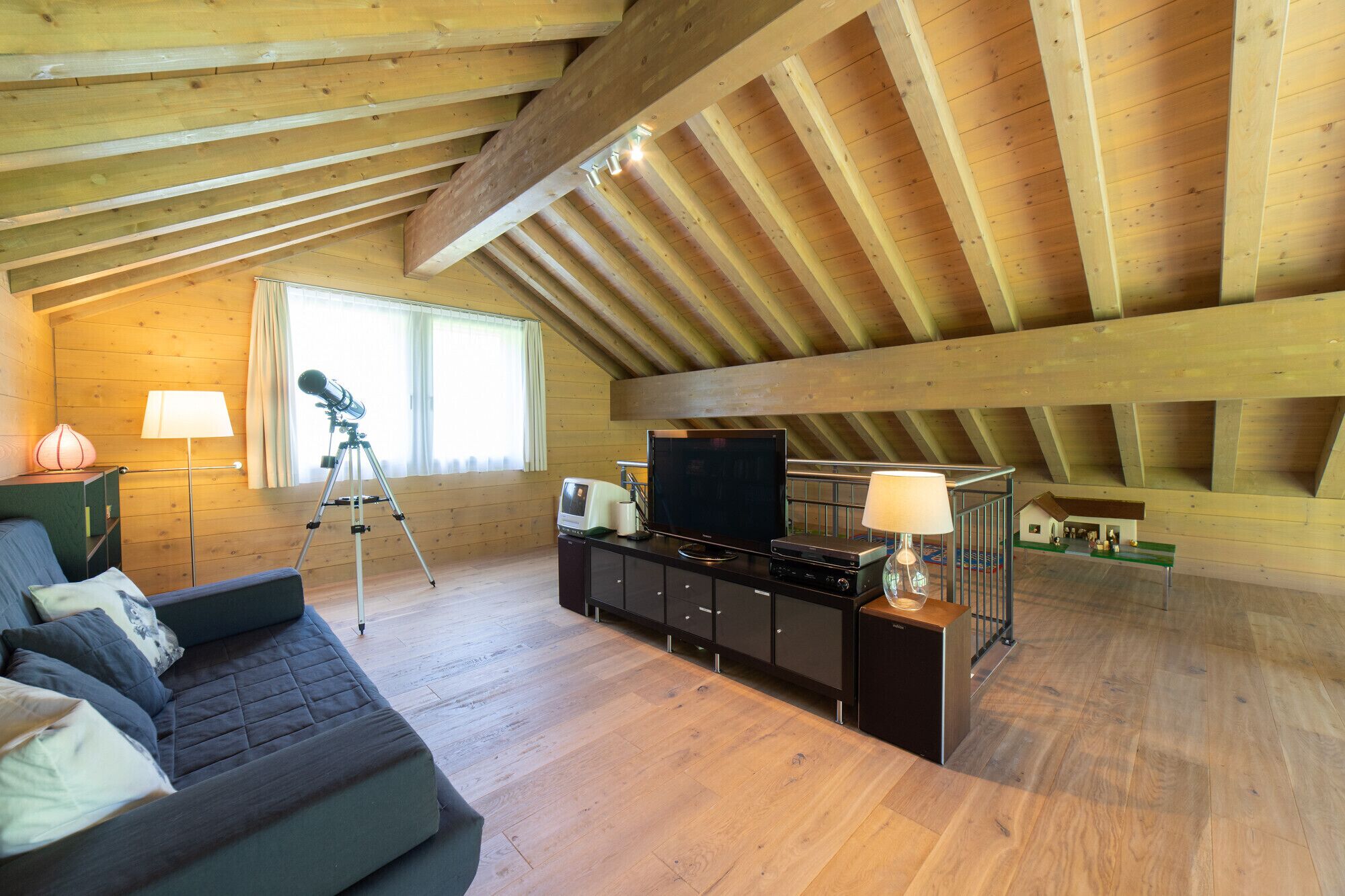 Fernseher, Kamin