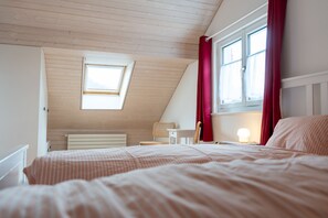 5 bedrooms, free WiFi, bed sheets