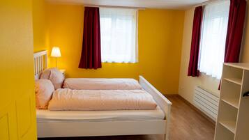 5 chambres, bureau, Wi-Fi gratuit, draps fournis