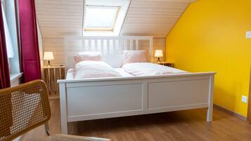 5 bedrooms, free WiFi, bed sheets