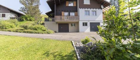 المنشأة من الخارج