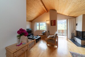 TV, peis og bordtennis