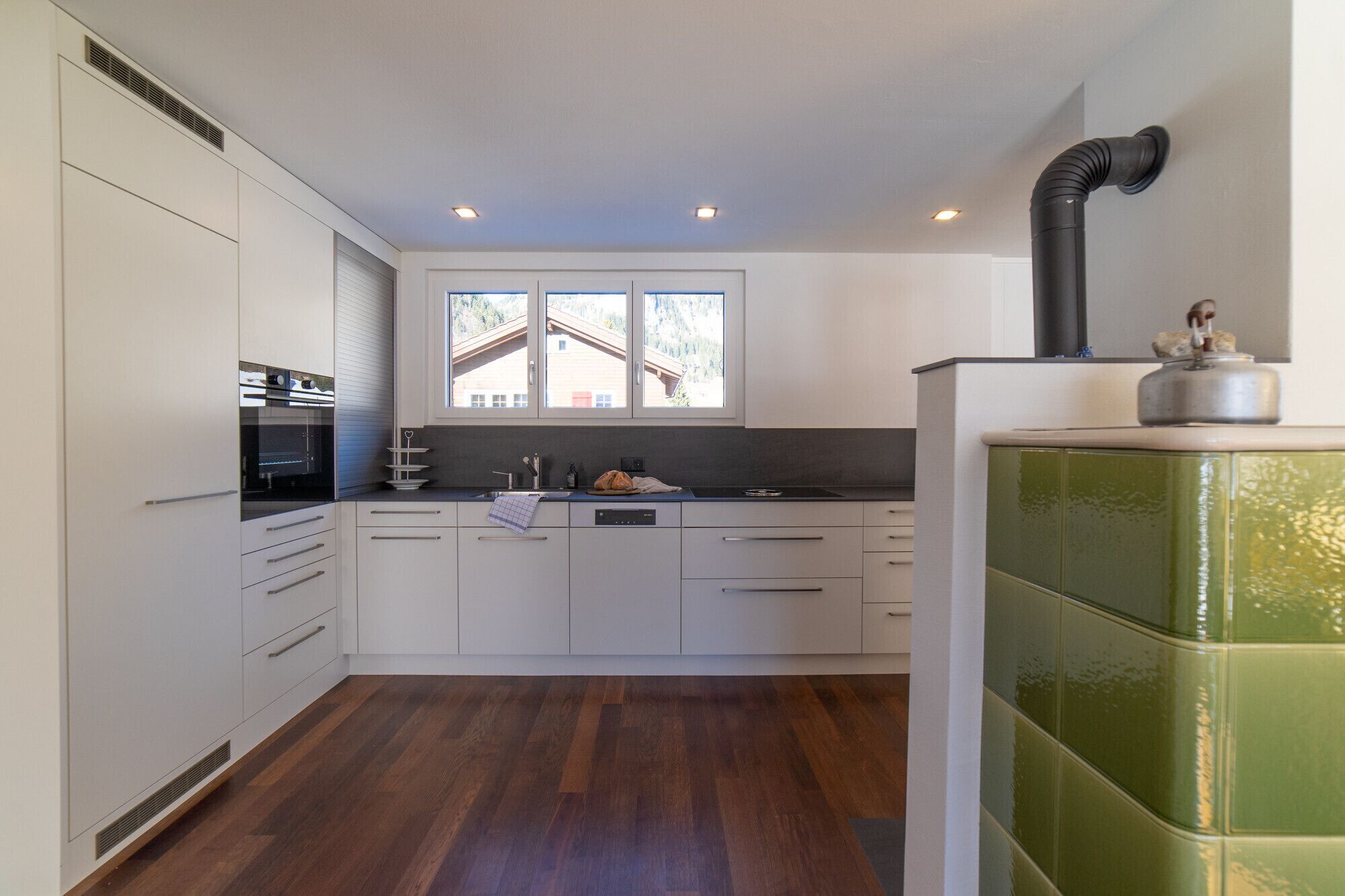 Fridge, oven, dishwasher, coffee/tea maker