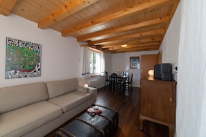 Televisión, chimenea y tenis de mesa 