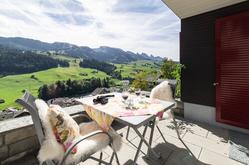 Steinrüti 5-room holiday home with view on the Churfirsten mountains