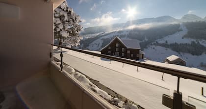 Panorama Blick 2.5-Zimmer Ferienwohnung mit Blick auf die Churfirsten
