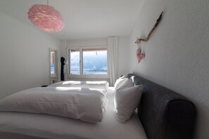 Desk, travel crib, free WiFi, bed sheets