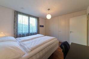 3 quartos, Wi-Fi de cortesia, roupa de cama