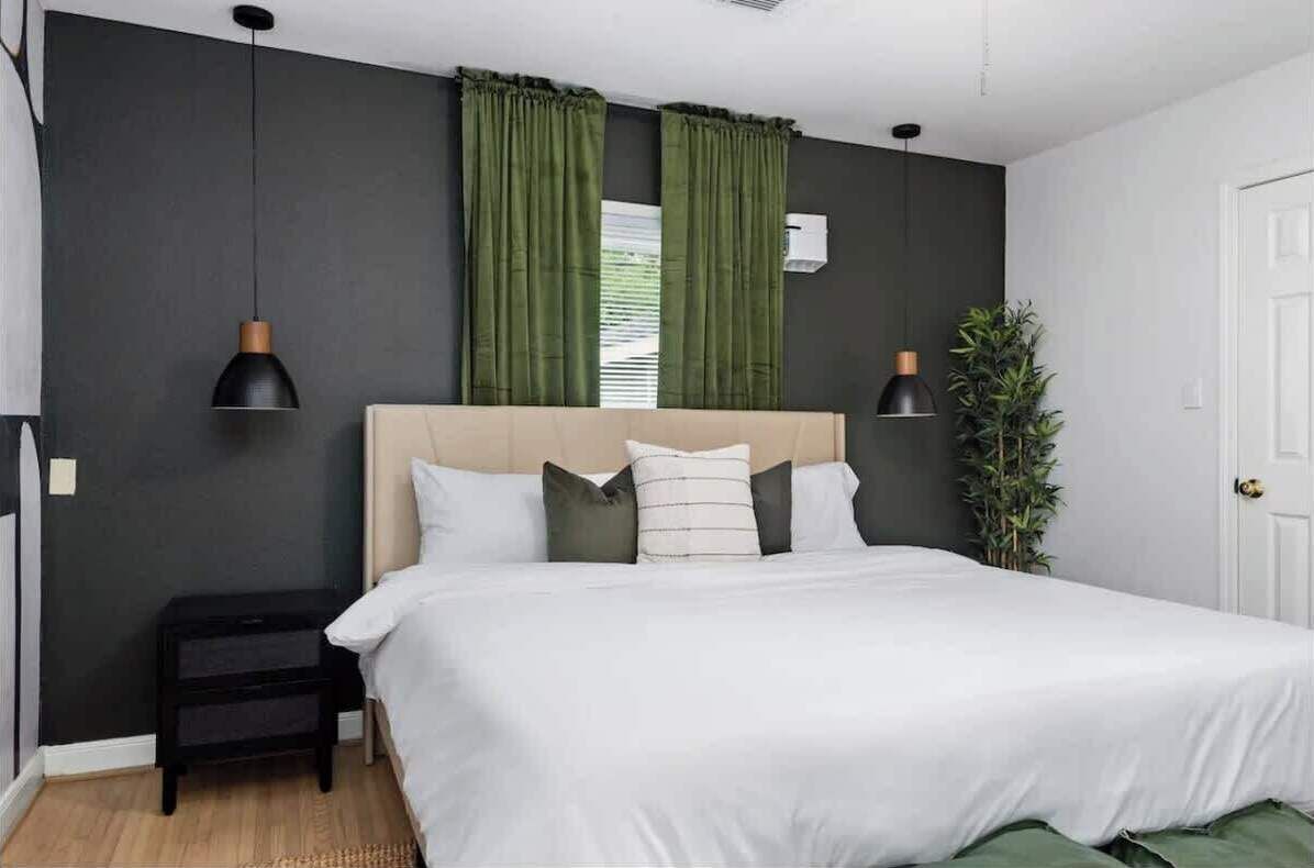 5 多间卧室、办公桌、熨斗/熨衣板、旅行婴儿床