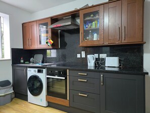 Fridge, oven, stovetop, electric kettle