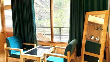 Luxury Room | Free WiFi, bed sheets